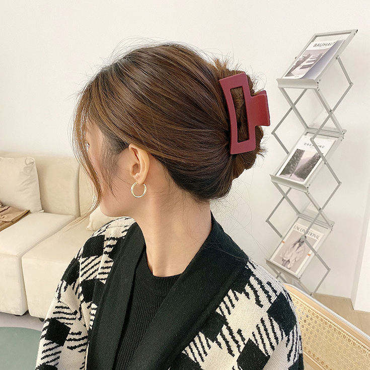 Pinzas de Pelo Cuadradas con Perlas – Accesorios Elegantes y Simples para Mujer