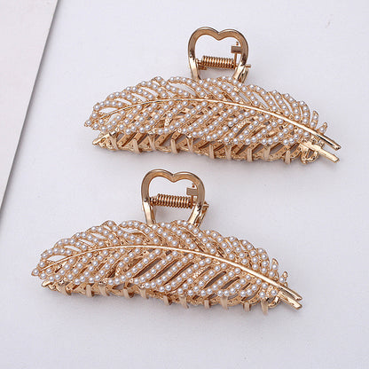 Pinza de Pelo Dorada en Forma de Hoja con Brillantes – Elegancia Premium