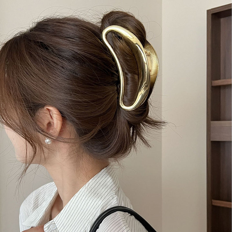 Pinza Metálica Media Luna para Cabello – Dorada o Plateada, Elegante y Moderna