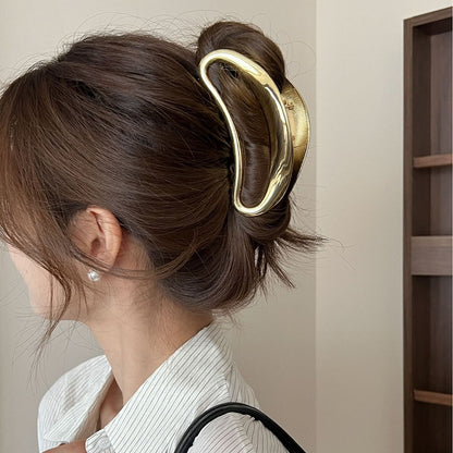 Pinza Metálica Media Luna para Cabello – Dorada o Plateada, Elegante y Moderna