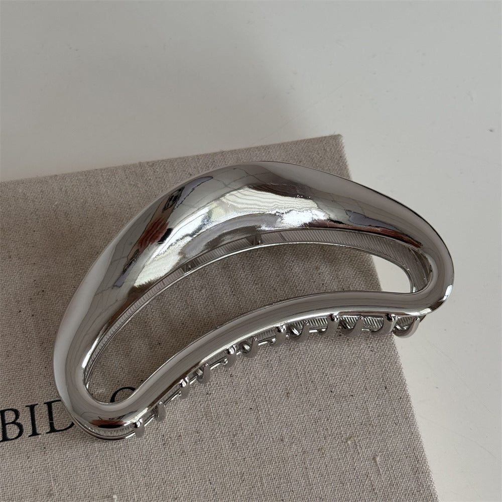 Pinza Metálica Media Luna para Cabello – Dorada o Plateada, Elegante y Moderna