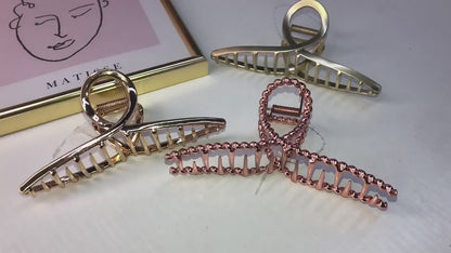 Pinza Dorada de Cabello con Diseño Cruzado Tipo Lazo – Estilo Elegante y Sofisticado